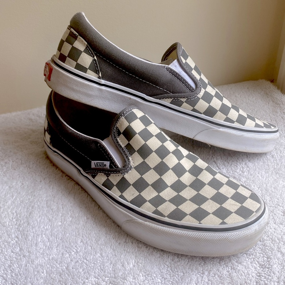 Vans classic slip-on checkerboard grey size 8.0 men, 9.5 women